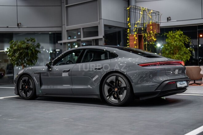 Porsche Taycan-6