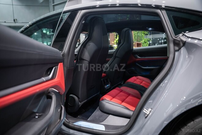 Porsche Taycan-12