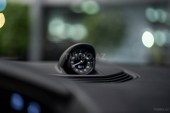 Porsche Taycan-15