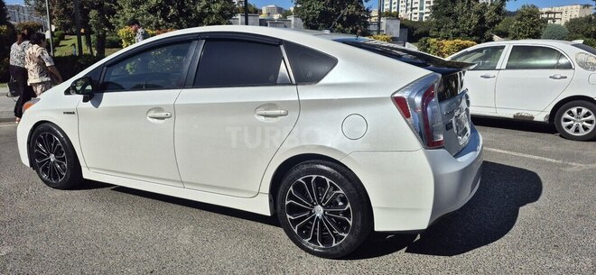 Toyota Prius 2014, 300,000 km - 1.8 l - Bakı
