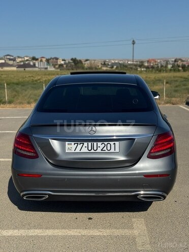 Mercedes E 220 d-2