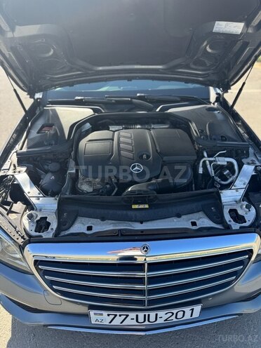 Mercedes E 220 d-3