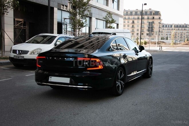 Volvo S90-4