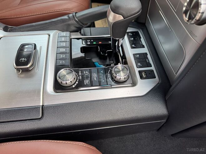Toyota Land Cruiser 2018, 189,674 km - 4.5 l - Bakı