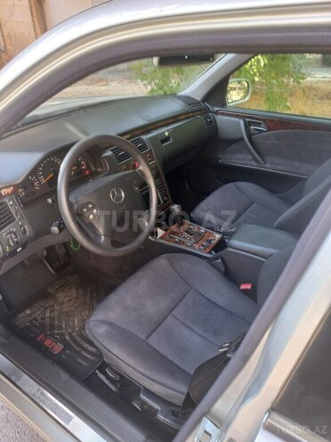 Mercedes E 240 1999, 317,500 km - 2.4 л - Bakı