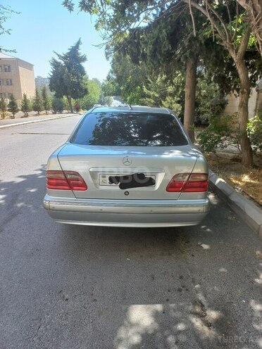 Mercedes E 240 1999, 317,500 km - 2.4 л - Bakı