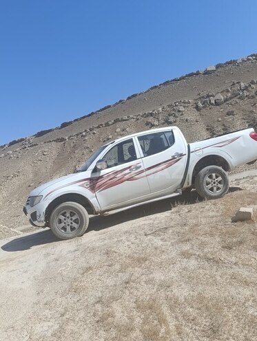 Mitsubishi L200 2014, 480,853 km - 2.5 l - Bakı