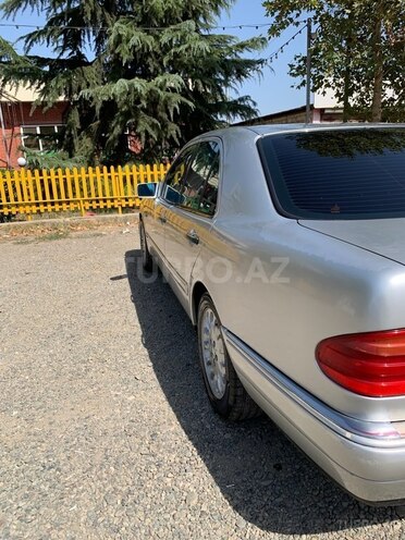 Mercedes E 240 1998, 267,895 km - 2.4 l - Cəlilabad