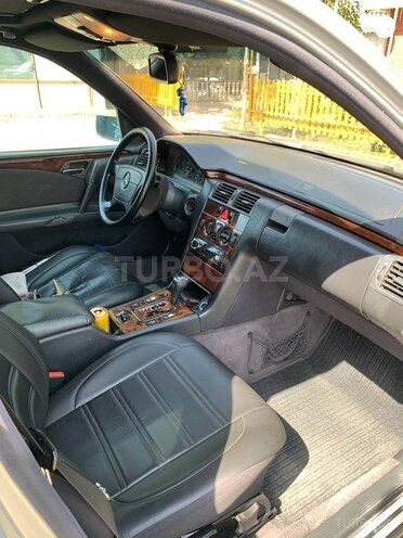 Mercedes E 240 1998, 267,895 km - 2.4 l - Cəlilabad