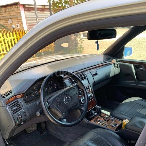 Mercedes E 240 1998, 267,895 km - 2.4 l - Cəlilabad