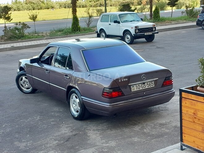 Mercedes E 220 1995, 352,142 km - 2.2 l - Sumqayıt