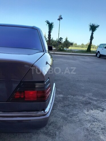 Mercedes E 220 1995, 352,142 km - 2.2 l - Sumqayıt