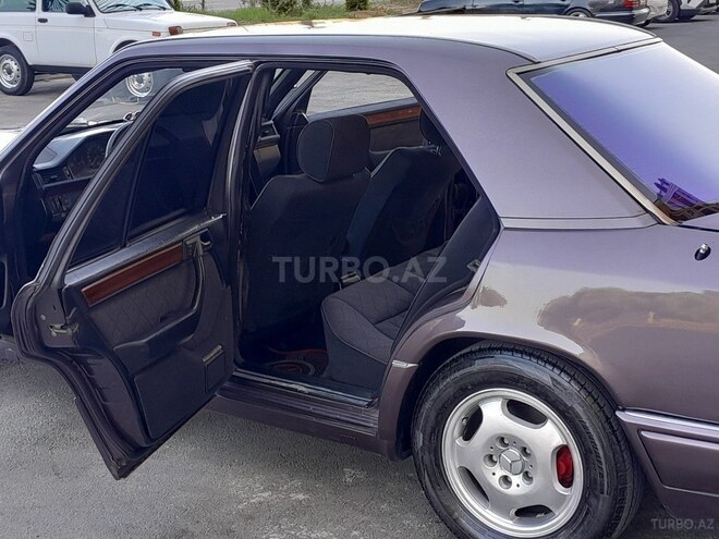 Mercedes E 220 1995, 352,142 km - 2.2 l - Sumqayıt