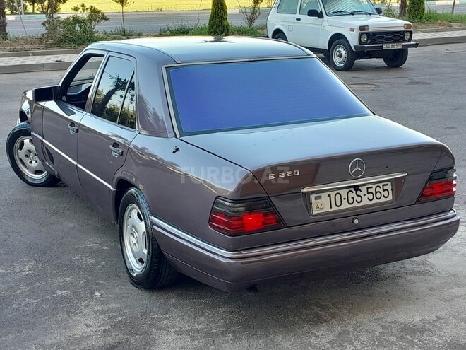 Mercedes E 220 1995, 352,142 km - 2.2 l - Sumqayıt