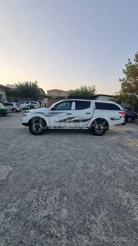 Mitsubishi L200 2016, 325,000 km - 2.4 l - Bakı