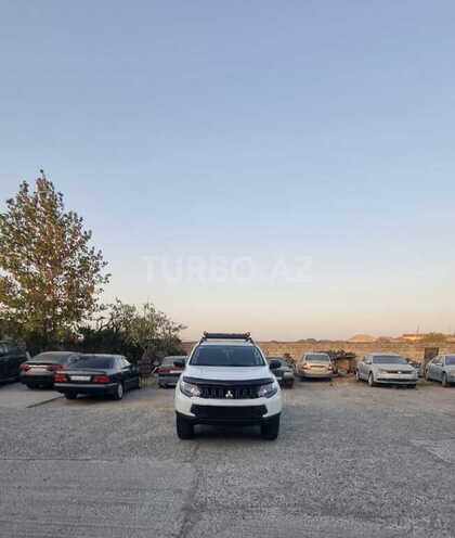 Mitsubishi L200 2016, 325,000 km - 2.4 l - Bakı