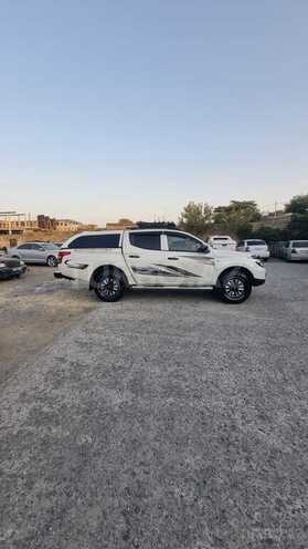 Mitsubishi L200 2016, 325,000 km - 2.4 l - Bakı