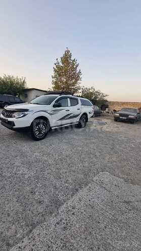 Mitsubishi L200 2016, 325,000 km - 2.4 l - Bakı