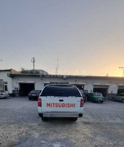 Mitsubishi L200 2016, 325,000 km - 2.4 l - Bakı