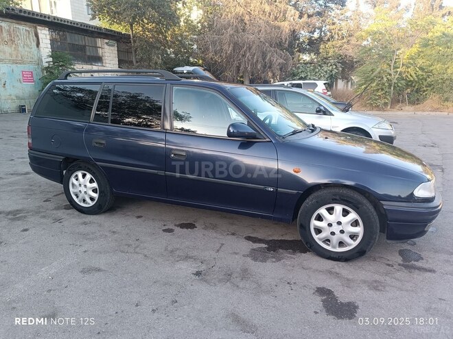 Opel Astra 1997, 302,000 km - 1.6 l - Bakı