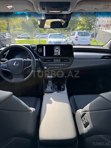 Lexus ES 300h-6