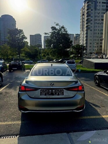 Lexus ES 300h-4
