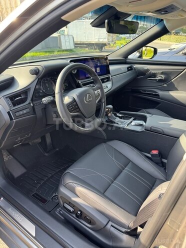 Lexus ES 300h-12