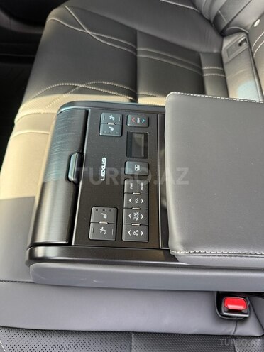 Lexus ES 300h-11