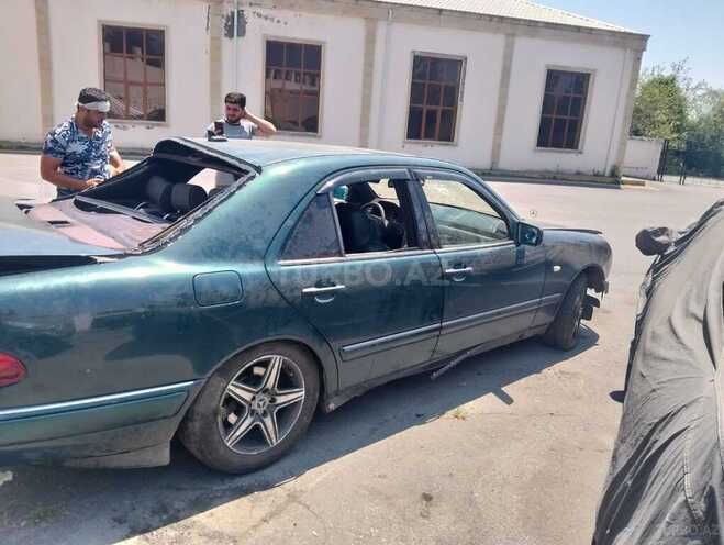 Mercedes E 230 1997, 290,000 km - 2.3 l - Bakı