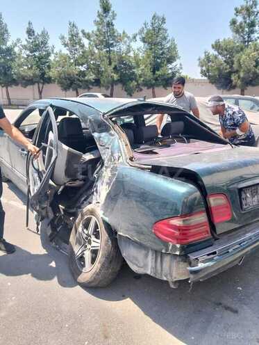 Mercedes E 230 1997, 290,000 km - 2.3 l - Bakı