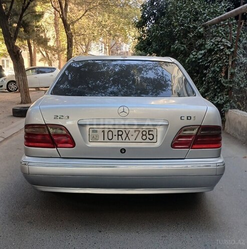 Mercedes E 220 2000, 298,000 km - 2.2 l - Bakı