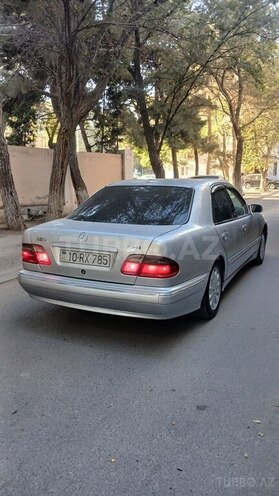 Mercedes E 220 2000, 298,000 km - 2.2 l - Bakı