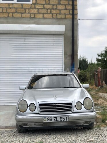 Mercedes E 230 1996, 300,000 km - 2.3 l - Quba