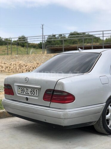 Mercedes E 230 1996, 300,000 km - 2.3 l - Quba
