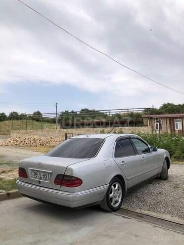 Mercedes E 230 1996, 300,000 km - 2.3 l - Quba
