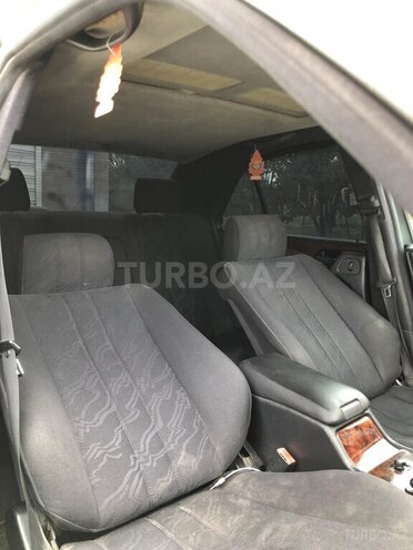 Mercedes E 230 1996, 300,000 km - 2.3 l - Quba