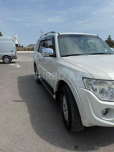 Mitsubishi Pajero-2