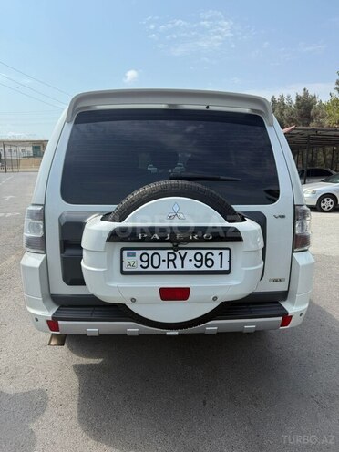 Mitsubishi Pajero-4