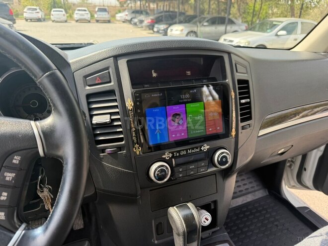 Mitsubishi Pajero-12