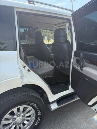 Mitsubishi Pajero-7