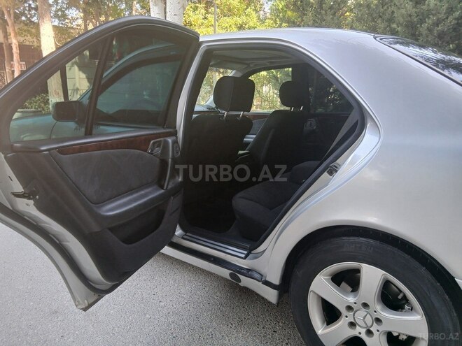 Mercedes E 240-12