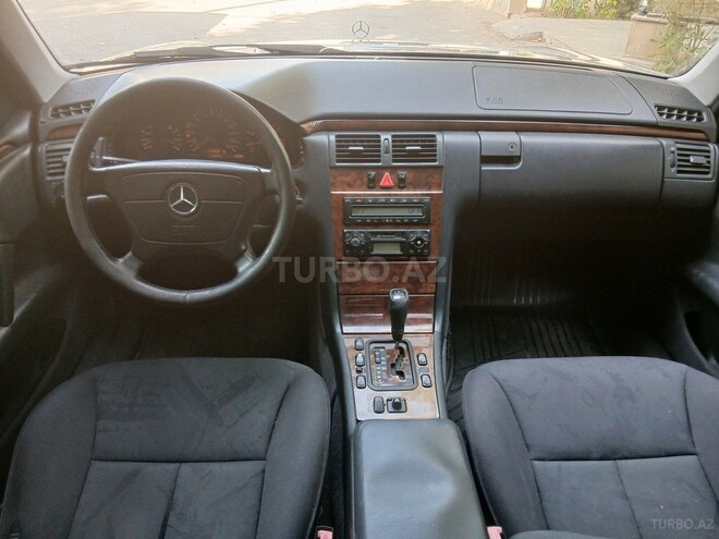 Mercedes E 240-15