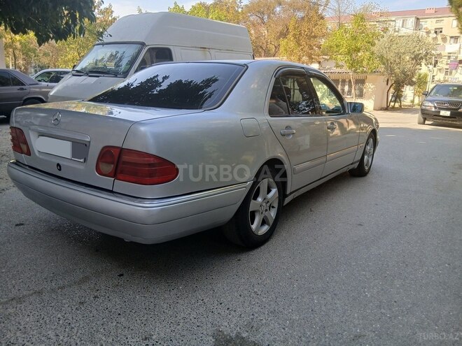 Mercedes E 240-5