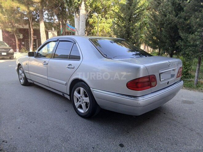 Mercedes E 240-3