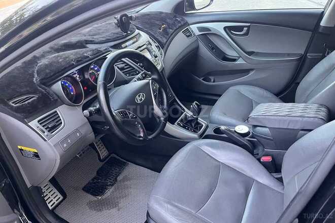 Hyundai Elantra-8