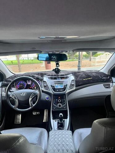 Hyundai Elantra-9