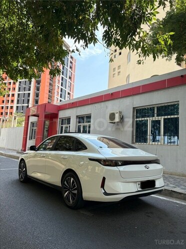 Changan Qiyuan A05 2025, 13,300 km - 1.5 л - Bakı