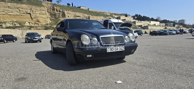 Mercedes E 240 1999, 380,000 km - 2.4 l - Bakı