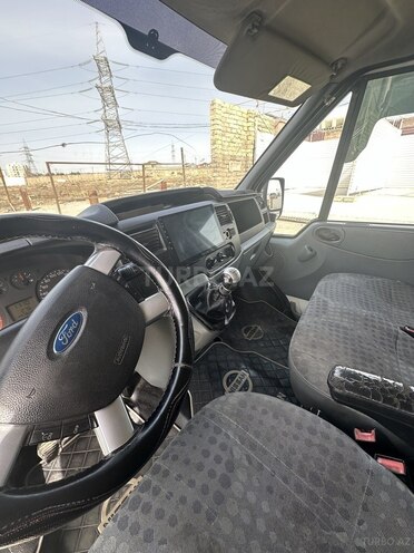Ford Transit-10