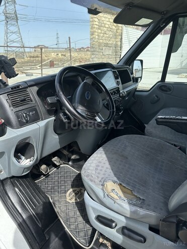 Ford Transit-12
